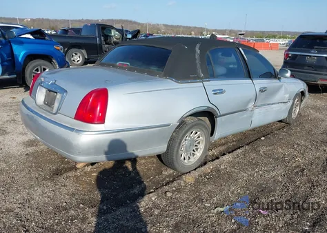 1998 Lincoln Town Car Signature из США, поврежденный, VIN 1LNFM82WXWY655710